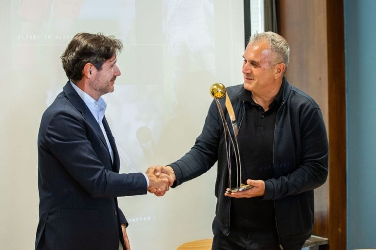 VICTOR SANCHEZ Z ZAMIKOM PREJEL NAGRADO ZA NAJBOLJŠEGA TRENERJA PRETEKLE SEZONE